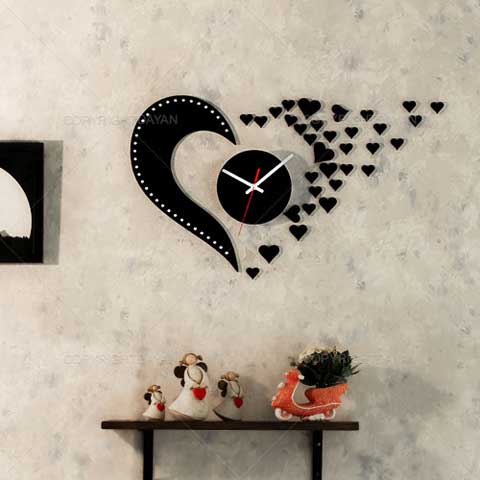 خرید ساعت دیواری چوبی با روکش مخمل طرح عشق